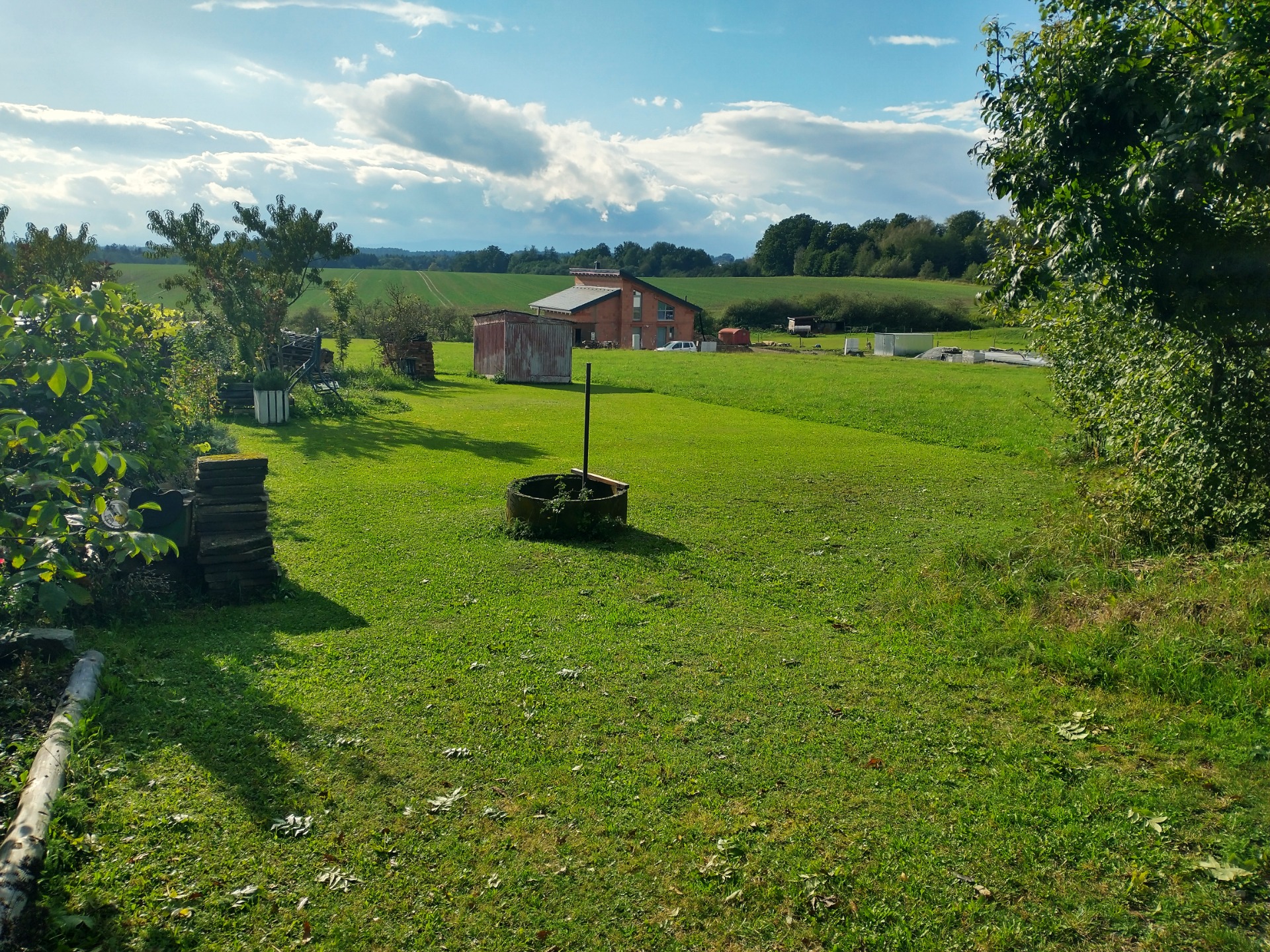 Vážný zájemce 😊Prodám podíl ideální 1/2 této krásné stavební parcely v Borovanech za 1.290.000,- Kč ....