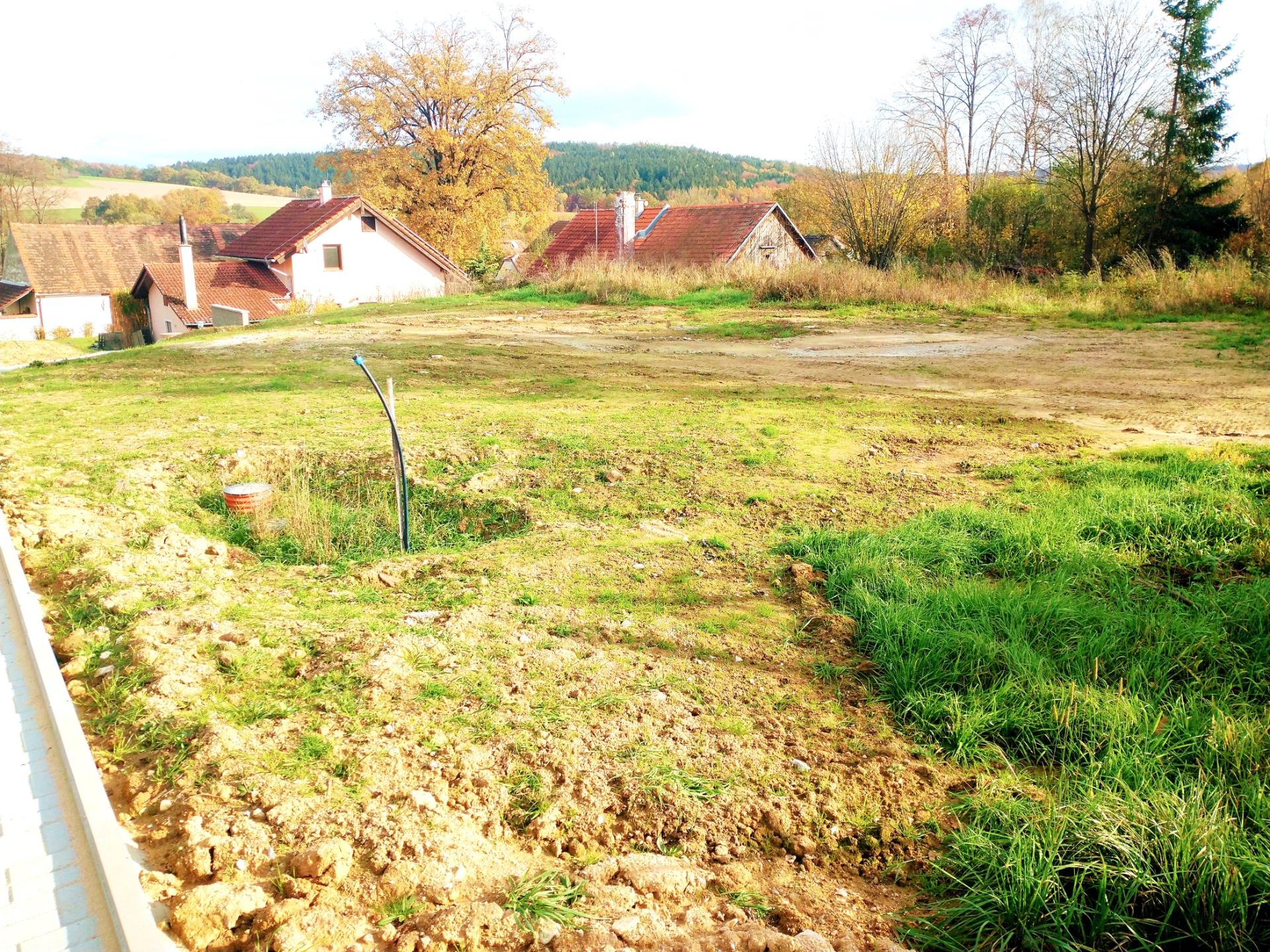 PRODÁNO 😊...Prodám moc hezký stavební pozemek 1043 m2 na Purkarci, kousek od Hluboké nad Vltavou.